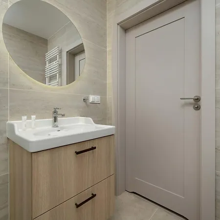 Exceptional For 2 People By Renters *