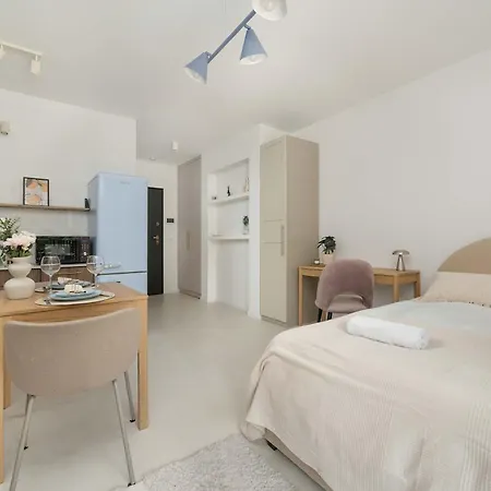 Exceptional For 2 People By Renters 아파트